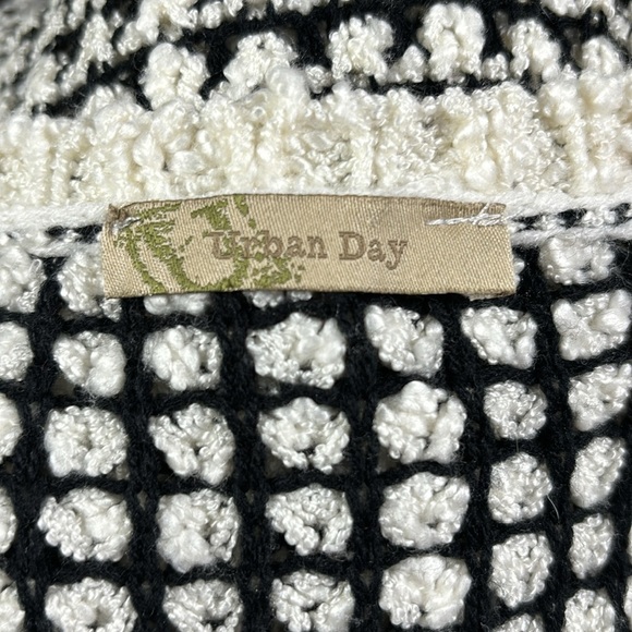 Urban Day Sweater - Picture 4 of 5